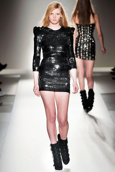 Look 11